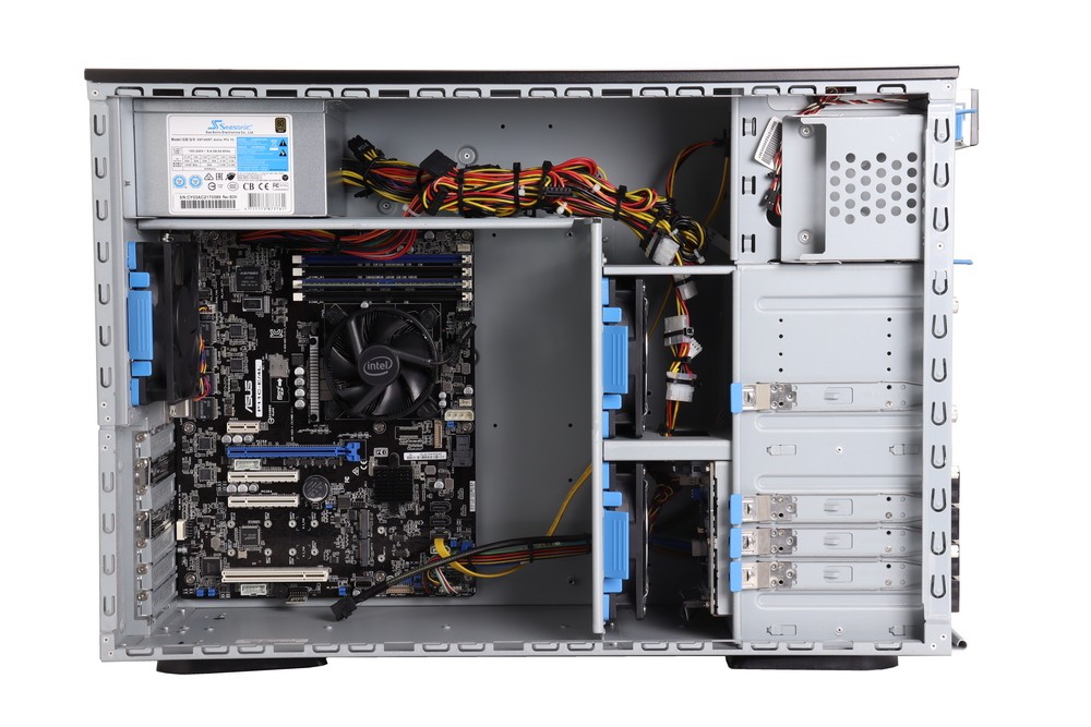 Terra Server 3530 G4 // 1x E-2236, 32GB RAM, 4x LFF