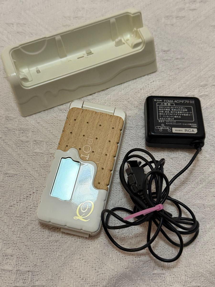 docomo Q-POT SH-04C white milk Japanese Flip Phone Limited Rare Japan