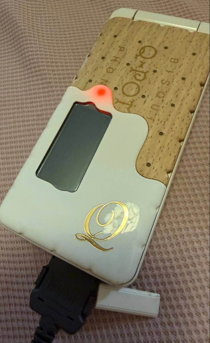 docomo Q-POT SH-04C white milk Japanese Flip Phone Limited Rare Japan