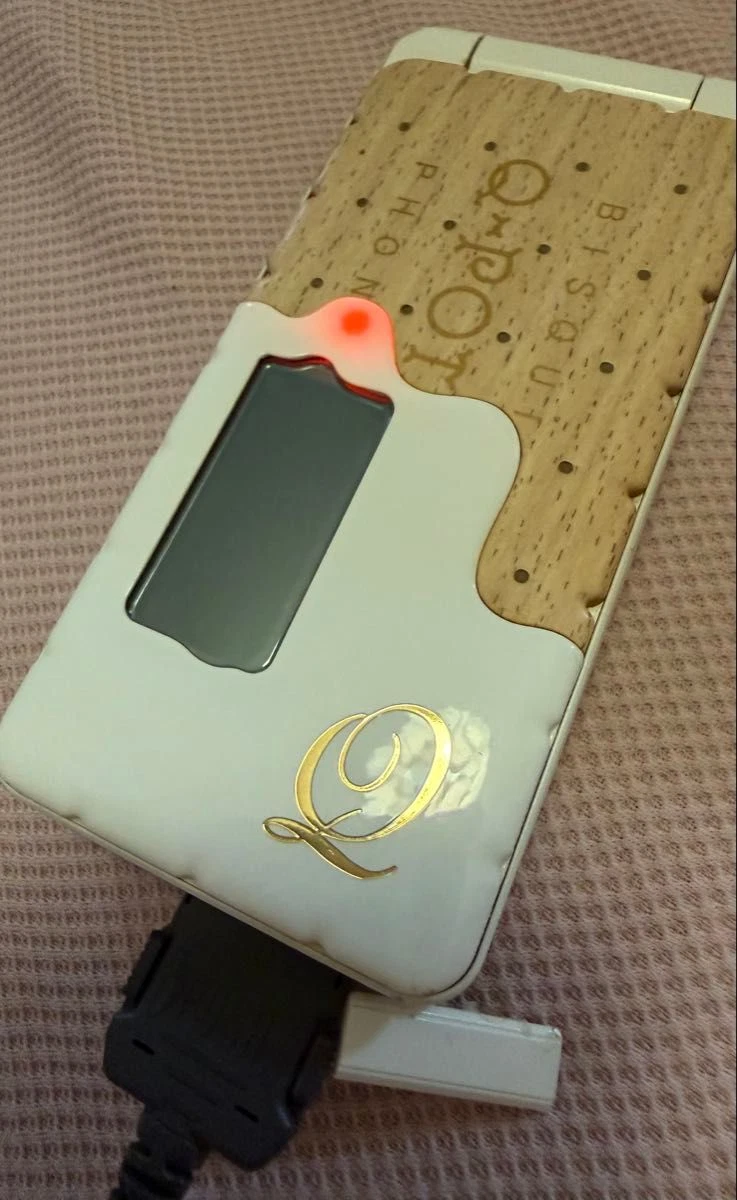 docomo Q-POT SH-04C white milk Japanese Flip Phone Limited Rare Japan